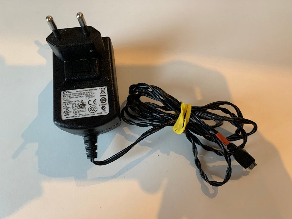 DVE DSA-12CA-05 050200 AC Power Adapter 5V 2A V100236, Ophalen of Verzenden, Gebruikt