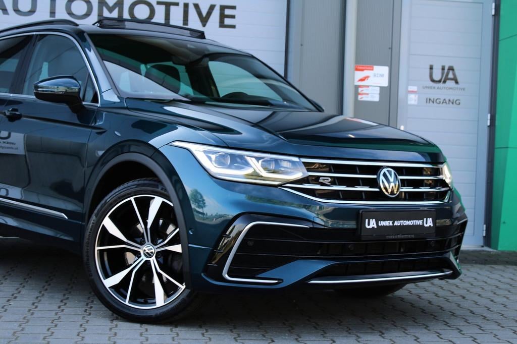 Volkswagen Tiguan 1.4 TSI eHybrid 245PK | 3 x R-LINE | PANO, Auto's, Volkswagen, 1716 kg, Zwart, 4 cilinders, Blauw