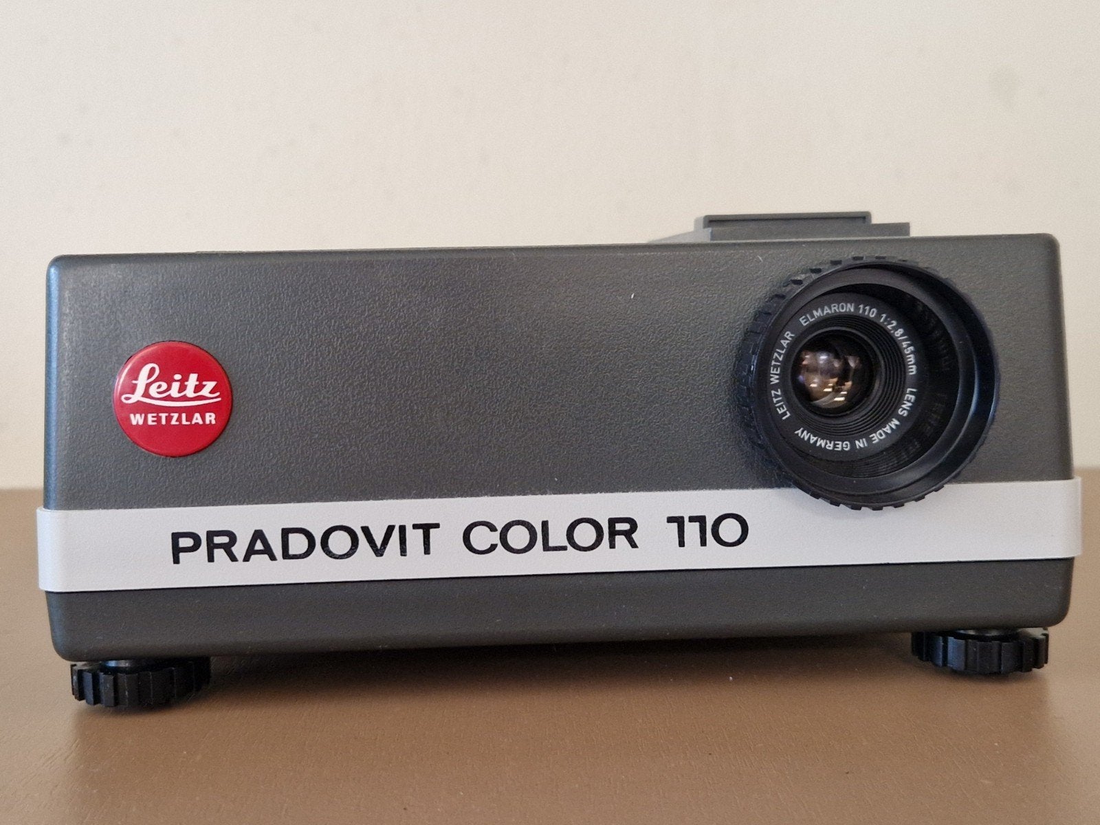 Leitz Pradovit Color 110 Diaprojector met accessoires, Ophalen of Verzenden, Zo goed als nieuw
