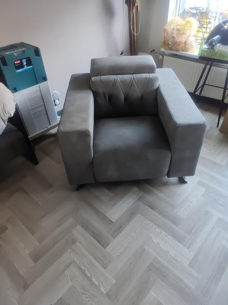 Comfortabele fauteuil  - Kleine kattenbeschadigi, Ophalen, Gebruikt, 100 tot 125 cm, 100 tot 125 cm