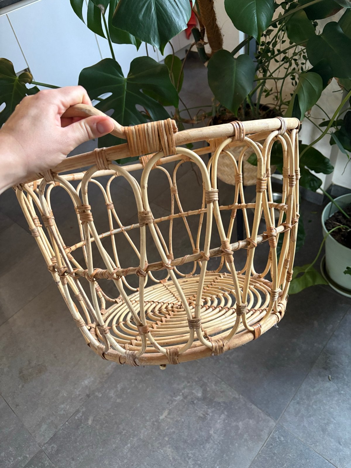 Mand bamboe met handvatten, Huis en Inrichting, Woonaccessoires | Schalen en Manden, Ophalen, Gevlochten, Mand, Rond
