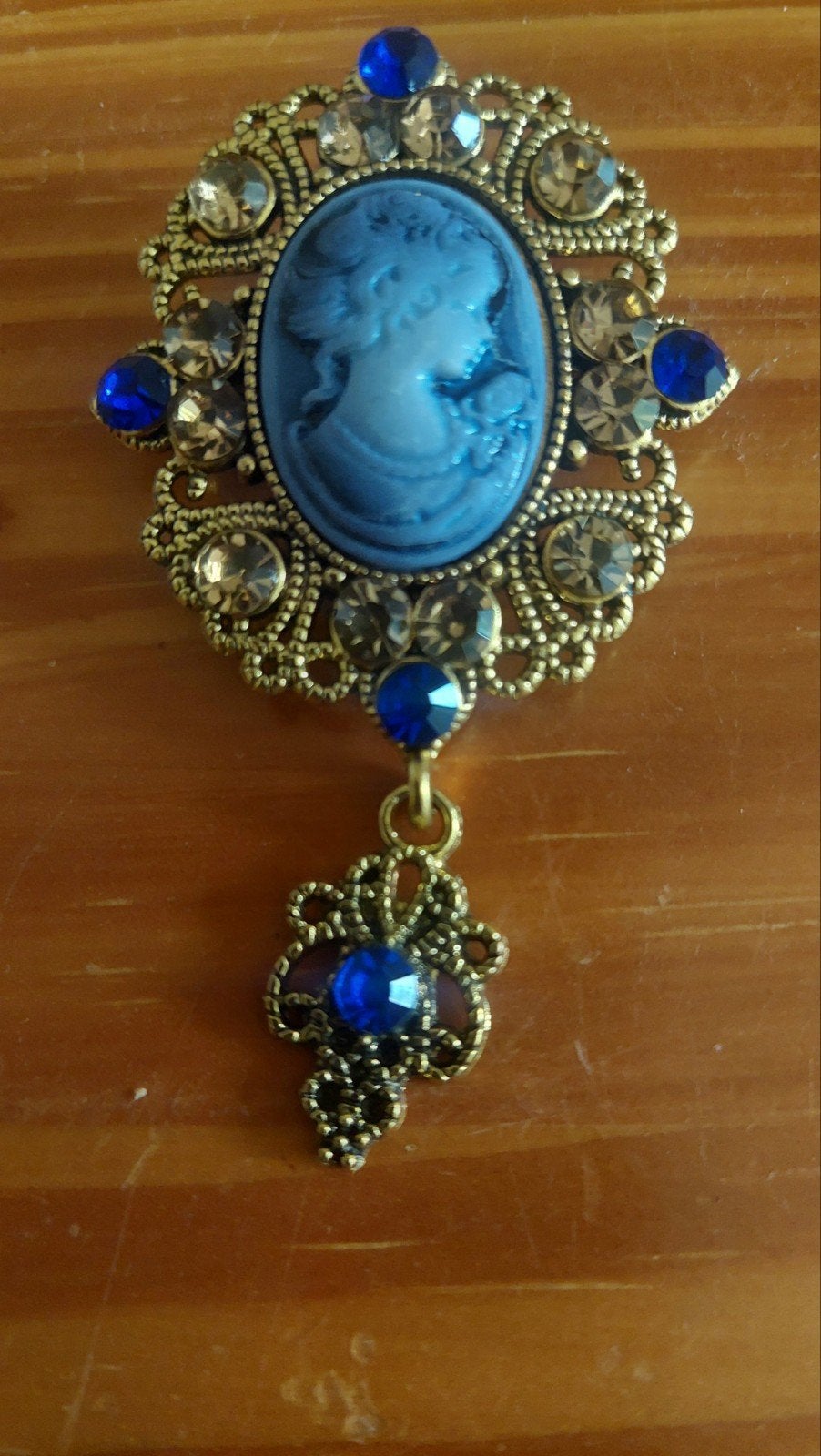 Vintage Camee Broche met Blauwe en Amberkleurige Strass, Overige materialen, 4 tot 7 cm, Blauw, Nieuw