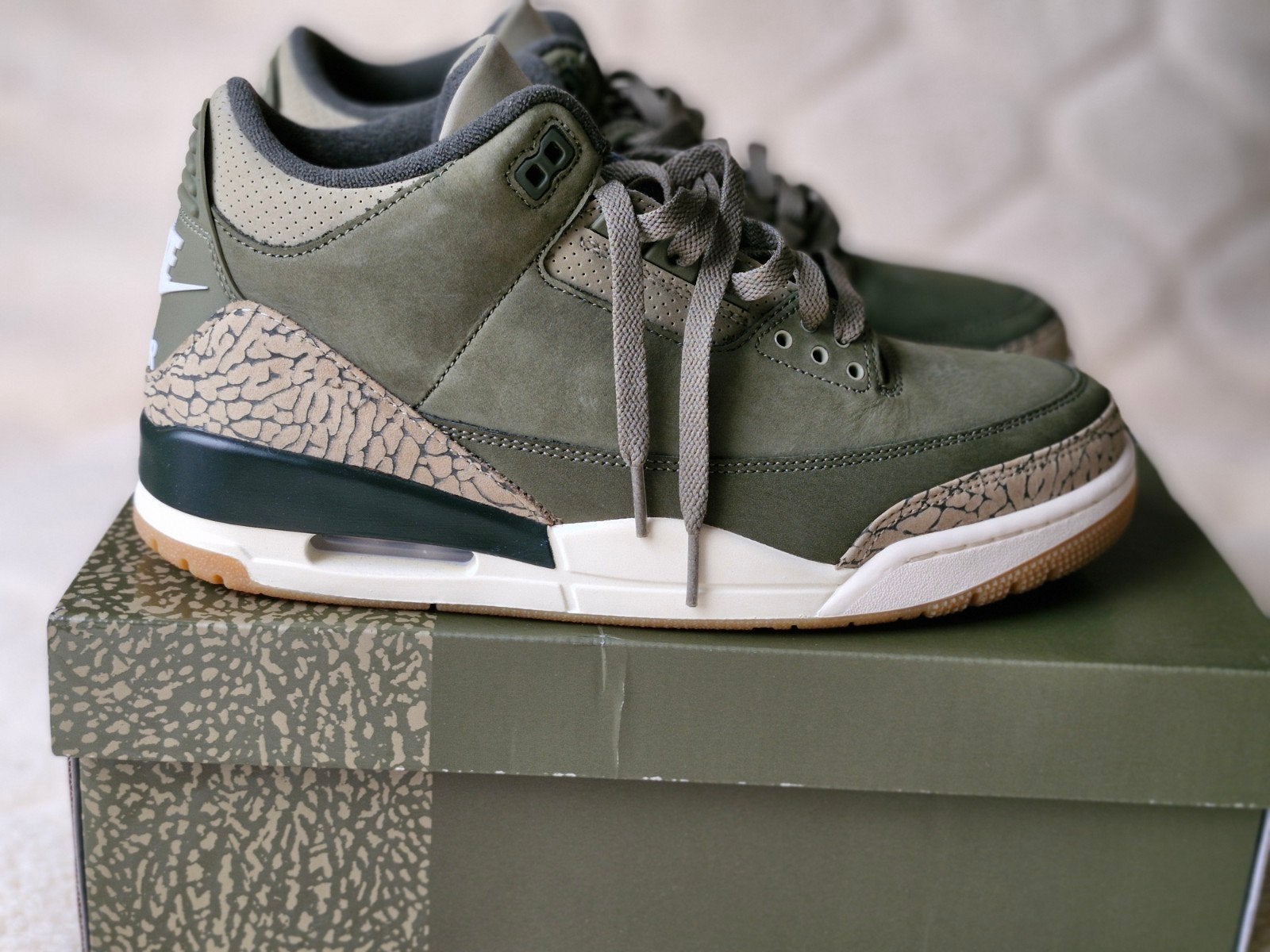 Jordan 3 Retro Family Affair 44, Overige kleuren, Nieuw, Ophalen of Verzenden, Sneakers of Gympen