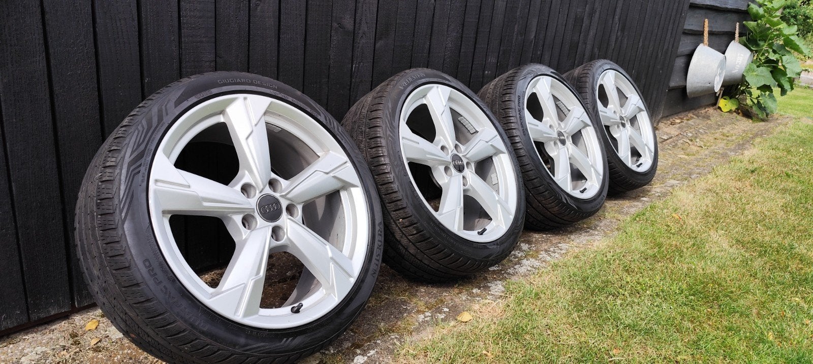 Originele set 18 inch Audi wielen, Auto-onderdelen, Banden en Velgen, Ophalen, 18 inch, Banden en Velgen, All Season
