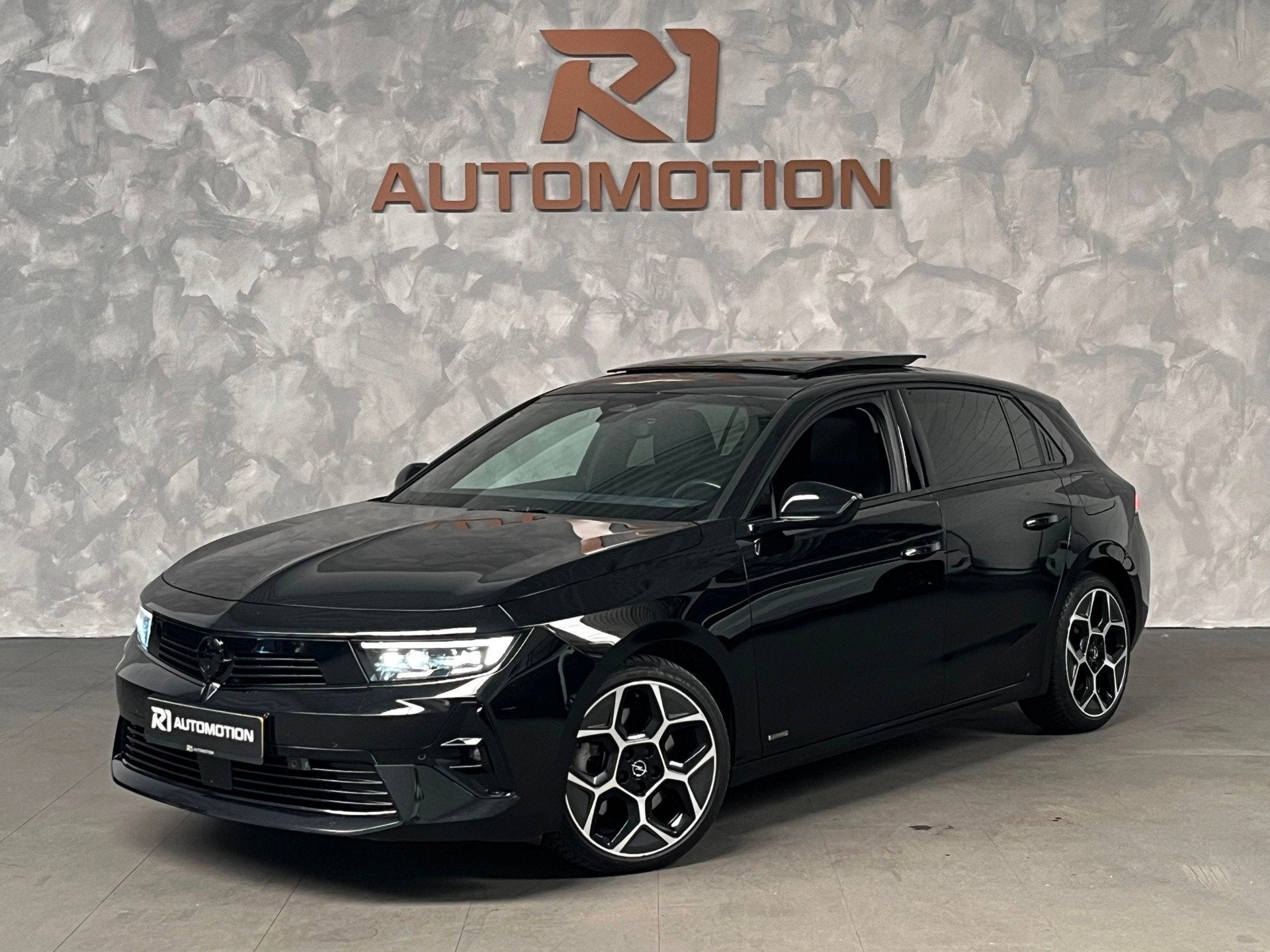 Opel ASTRA 1.6 Hybrid GS Line Ultimate|PANO|KEYLESS|360 CAME, Auto's, Opel, Gebruikt, 4 cilinders, Lichtsensor, Zwart