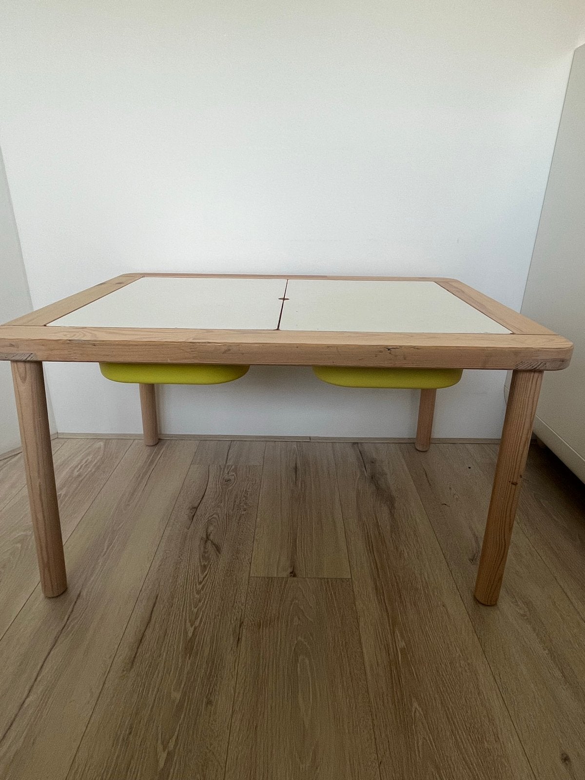 IKEA LÄTT Kindertafel met 2 stoelen en 2 opbergbakken, Ophalen, Gebruikt, Tafel(s) en Stoel(en)