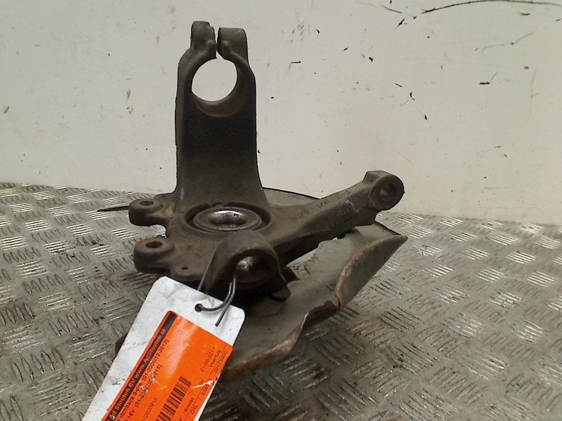 Fusee Links Voor Volvo C30 (EK/MK) (2006-10/2012-12), Gebruikt, Siegburger Straße 229, Köln 50679, , Duitsland, Info@volvocars.com