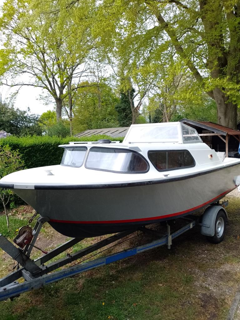 Kajuit boot met motor en trailer., Ophalen, Trailer