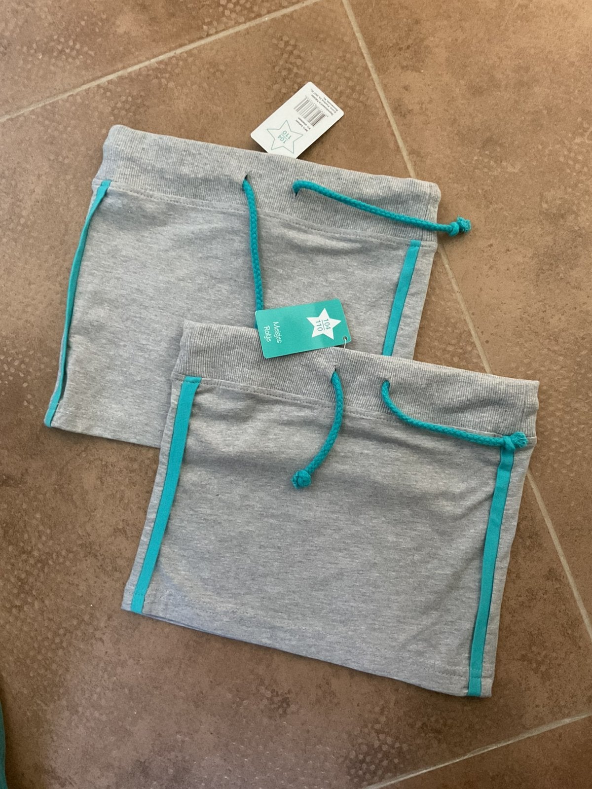 2x nieuwe meisjesrokje (104/110), Kinderen en Baby's, Ophalen of Verzenden, Nieuw, Meisje, Jurk of Rok