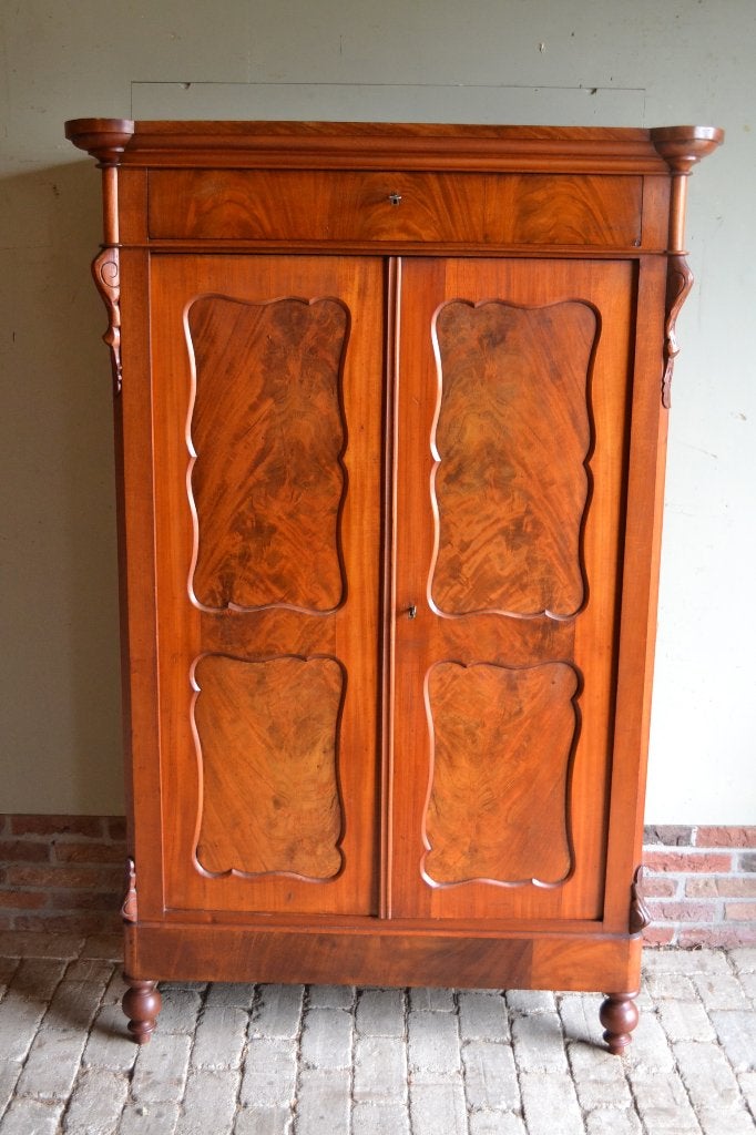 Prachtige antieke mahonie biedermeier meidenkast.
