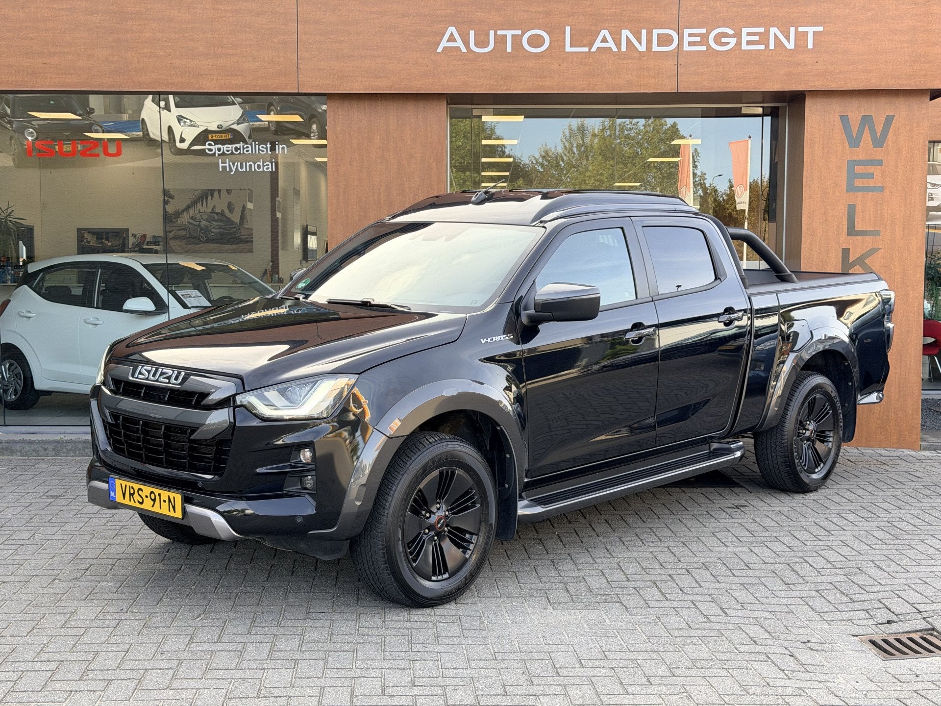 Isuzu D-max 1.9 Double Cab lang V-Cross | 5 persoons | Trekh, Auto's, Automaat, 12 maanden, 4 cilinders, Zwart