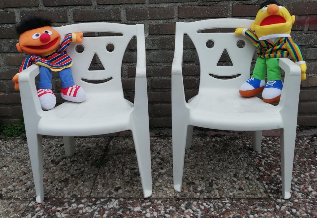 Kinderstoel. ARETA design. Italy. 2 stuks., Kinderen en Baby's, Kinderstoelen, Ophalen, Zo goed als nieuw, Overige typen
