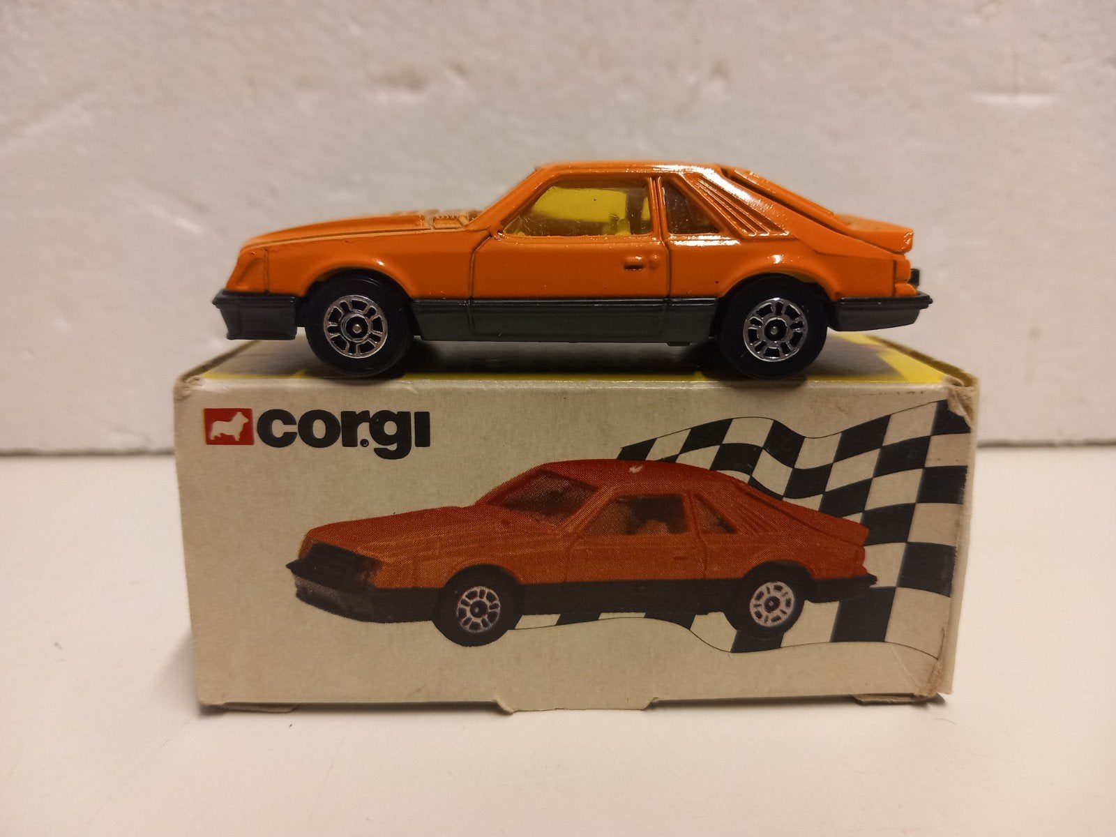 old Corgi Toys junior Ford Mustang Cobra  incl box 3INCH, Ophalen of Verzenden, Zo goed als nieuw, Auto