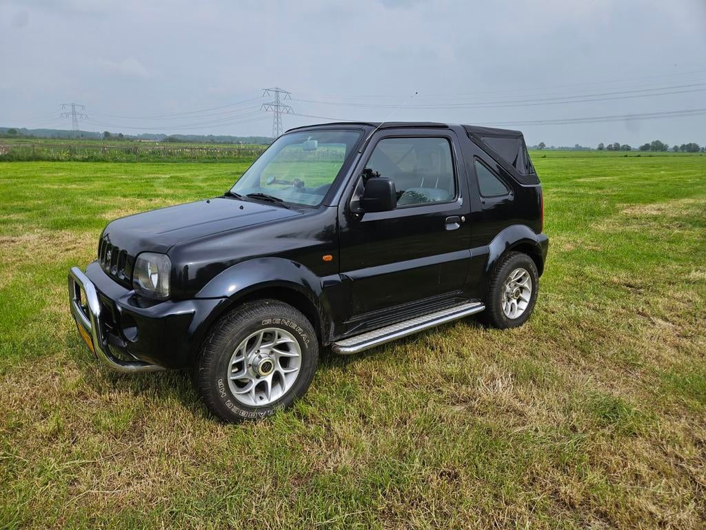 Suzuki Jimny 1.3 Cabrio 4WD 2002 Zwart, Auto's, Suzuki, 40 €/maand, 4 cilinders, 4 stoelen, Zwart