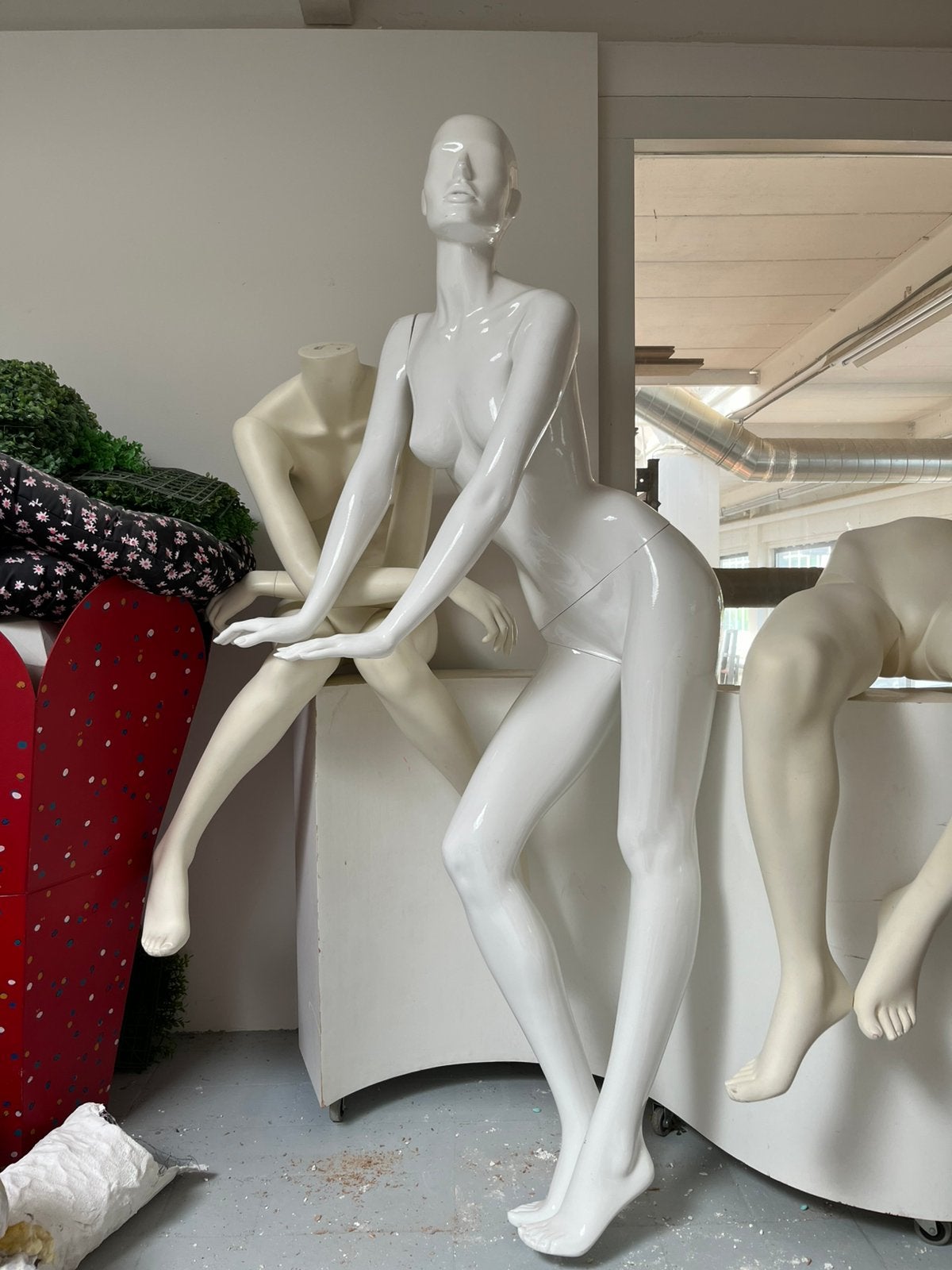 Paspop / etalagepop dame staand hoogglans wit, Ophalen, Weerbestendig, Kunststof, Beeld