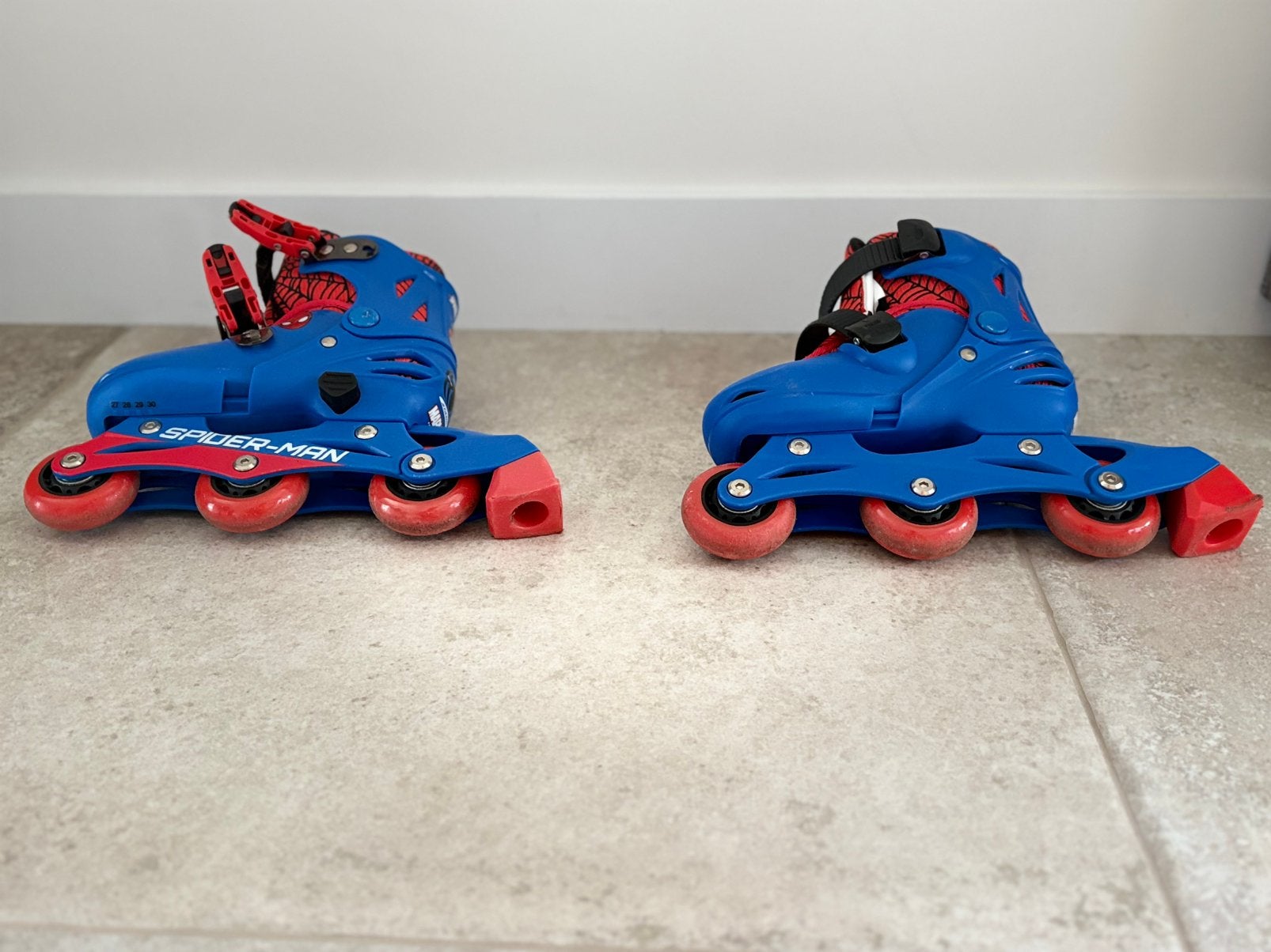 Spiderman inline skates mt 27-30, Ophalen of Verzenden, Zo goed als nieuw, Bescherming