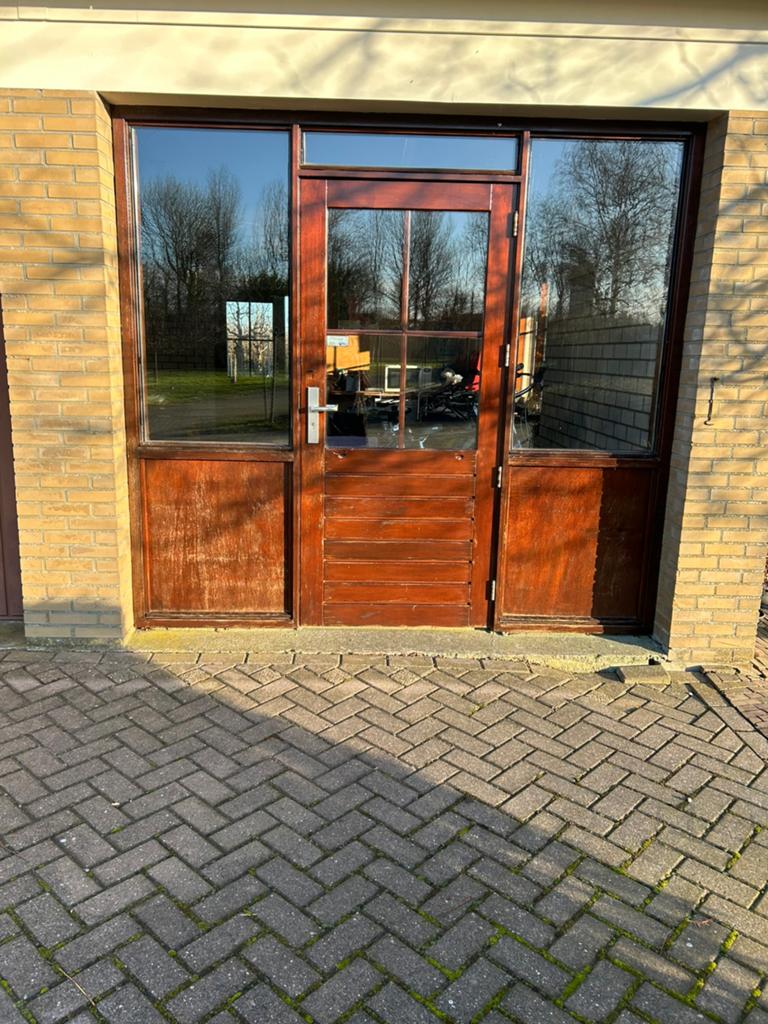Hardhouten kozijn met loopdeur, inclusief dubbel glas, Ophalen of Verzenden, Zo goed als nieuw