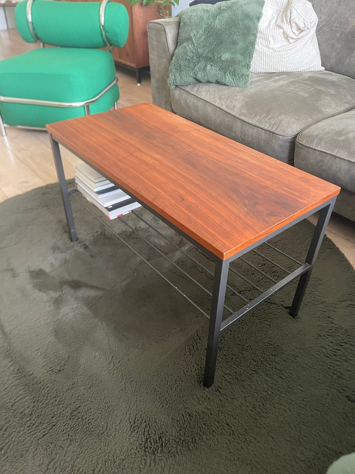 Vintage salontafel van teakhout met metalen onderstel, Huis en Inrichting, Ophalen, Gebruikt, Teakhout, Minder dan 50 cm
