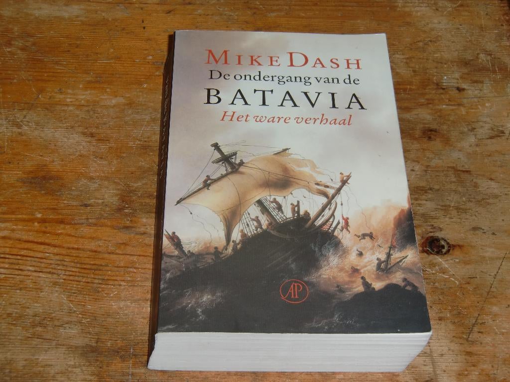 De ondergang van de Batavia (VOC schip, schipbreuk 1629), Boeken, Ophalen of Verzenden, 17e en 18e eeuw, Mike Dash, Zo goed als nieuw