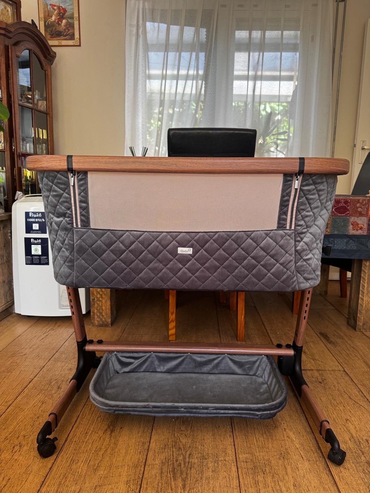 Qute Q-wiggle electric co-sleeper/wieg, Ophalen of Verzenden, Zo goed als nieuw, Wieg