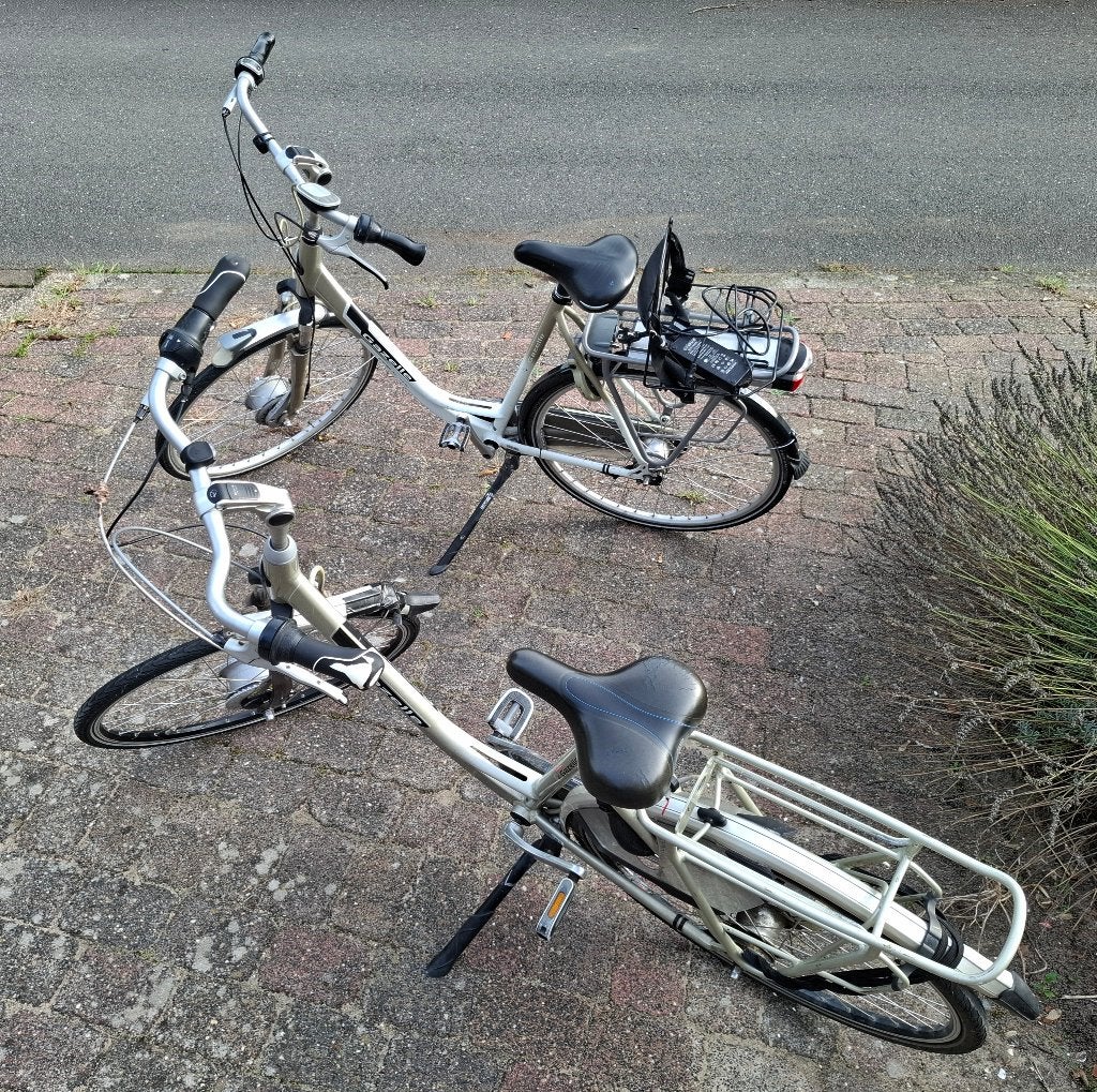 Foto 5 van 2 Elektrische fietsen voor onderdelen/opknappen