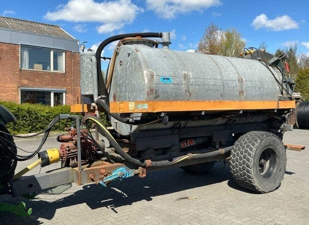 Hydraulische kiepende zuigwagen / vacuümtank 8 m³ (bj 2020), Ophalen, Gebruikt