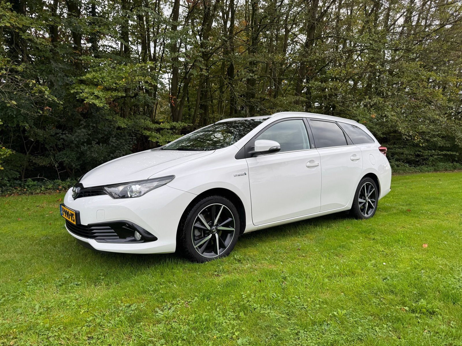 Toyota Auris Touring Sports 1.8 Hybrid Team D 2018, Auto's, Zwart, Wit, Dealer onderhouden, Te koop