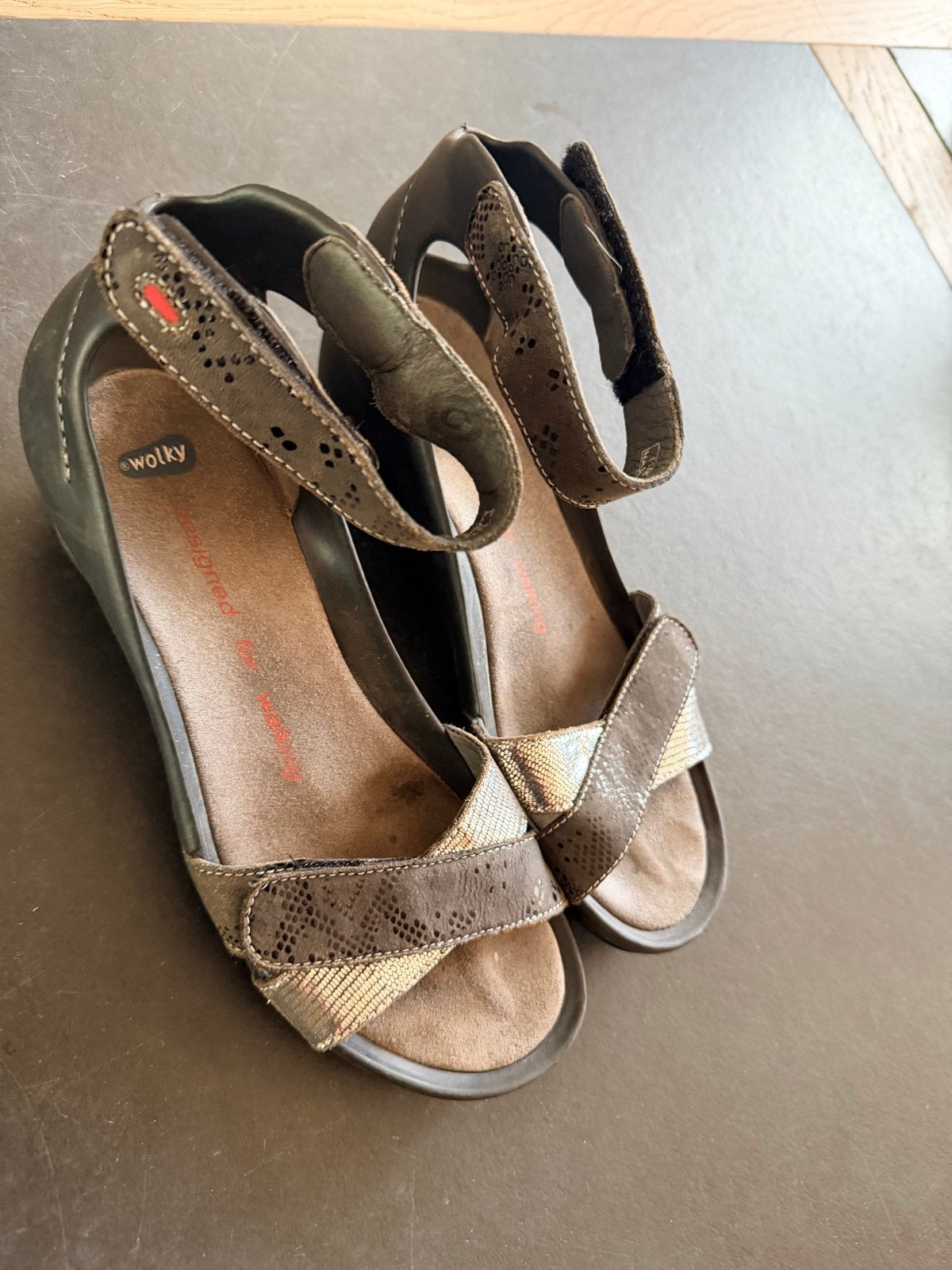 Grijze Wolky sandalen maat 40, Kleding | Dames, Schoenen, Ophalen of Verzenden, Gedragen, Grijs, Sandalen of Muiltjes