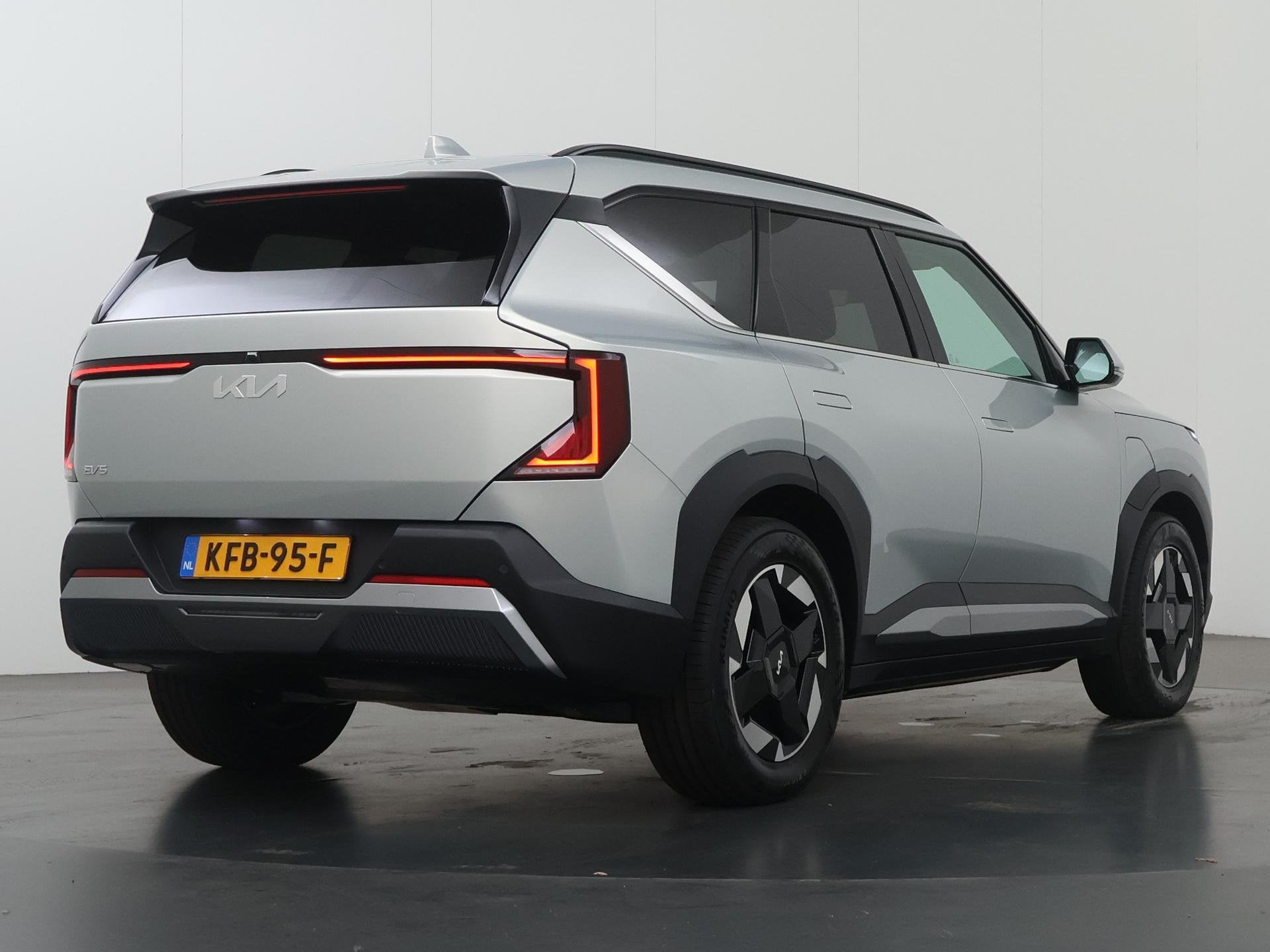 Kia EV5 Air 81.4 kWh BESCHIKBAAR VANAF 01-12-2026 | Trekhaak, Auto's, 81 kWh, Stof, 510 min, 1969 kg