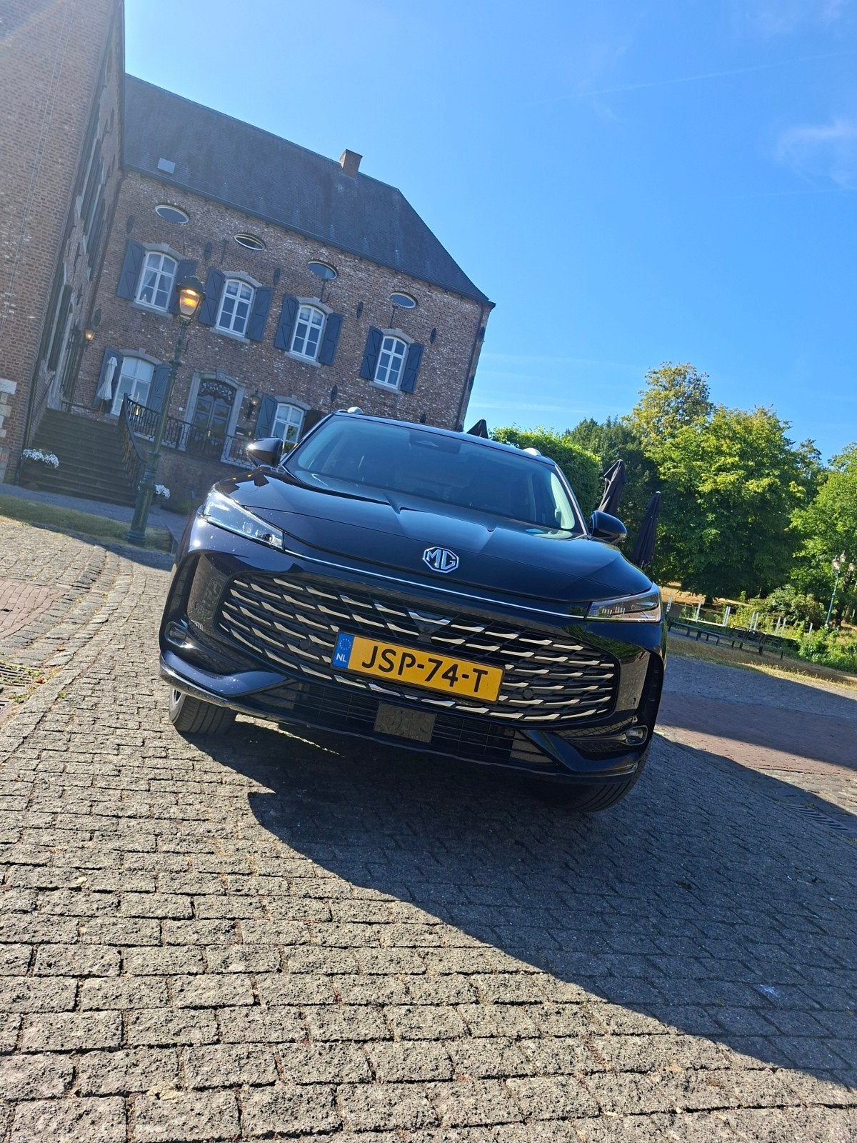 MG HS 1.5T GDI 225pk Hybrid+ Luxury 2025 Zwart, Zwart, Origineel Nederlands, SUV of Terreinwagen, 1665 kg