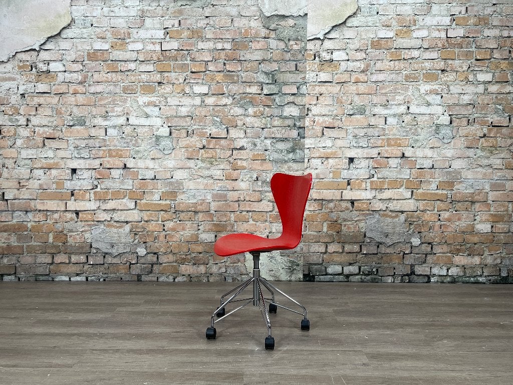 Fritz Hansen Vlinder – Rood met wielen | Arne Jacobsen, Ophalen, Design, Zo goed als nieuw, Eén