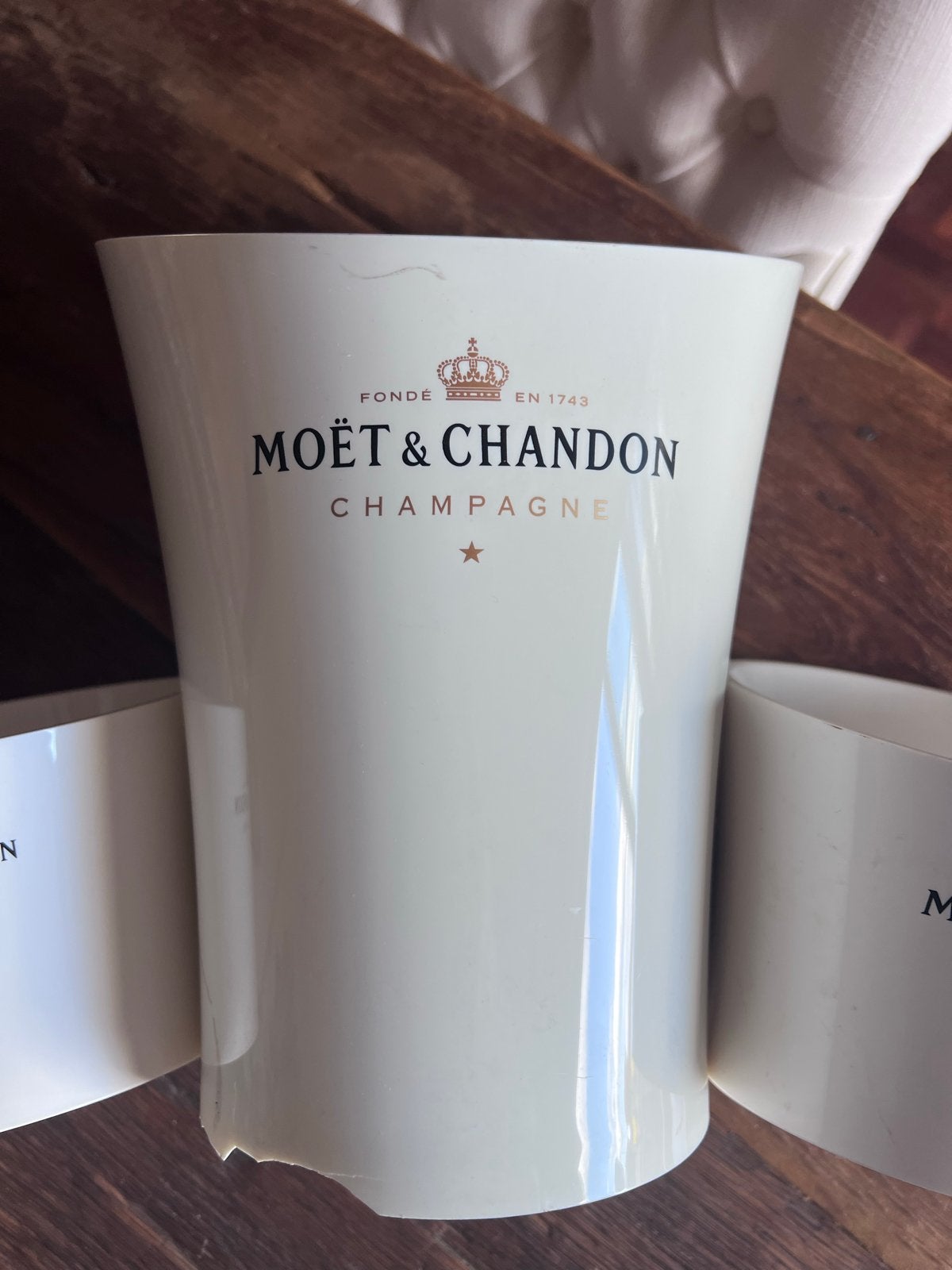 Moët & Chandon Champagnekoeler met 2 ijsemmers en 4 glazen, Flessenkoeler, Gebruikt, Kunststof, Ophalen of Verzenden