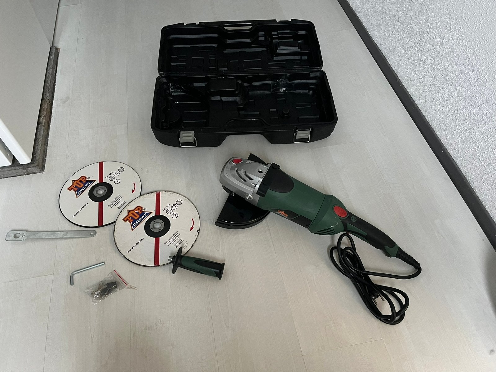Grote Slijptol 2200 Watt Met Koffer, Ophalen of Verzenden, Zo goed als nieuw, Minder dan 700 watt, Haakse handslijpmachine