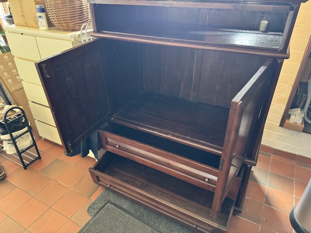 Tropische houten kast, Ophalen