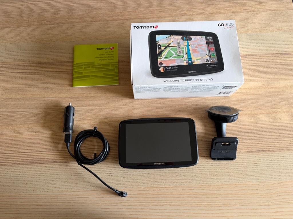 Hele mooie TomTom GO 620 WiFi navigatie te koop !, Auto diversen, Autonavigatie, Ophalen of Verzenden, Zo goed als nieuw