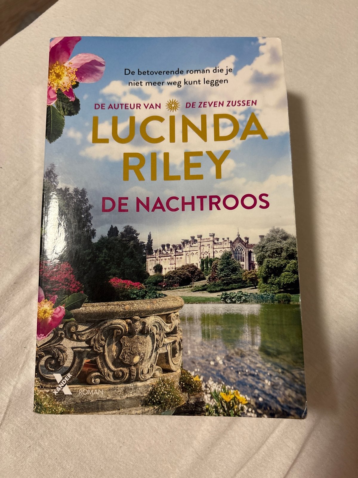 Lucinda Riley - De Nachtroos, Ophalen of Verzenden, Gelezen, Nederland