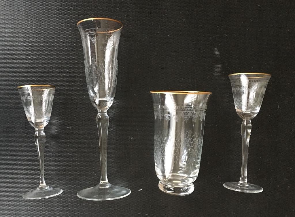 4 verschillende glazen gegraveerd jaren 50 uit 1 serie, Antiek en Kunst, Ophalen of Verzenden