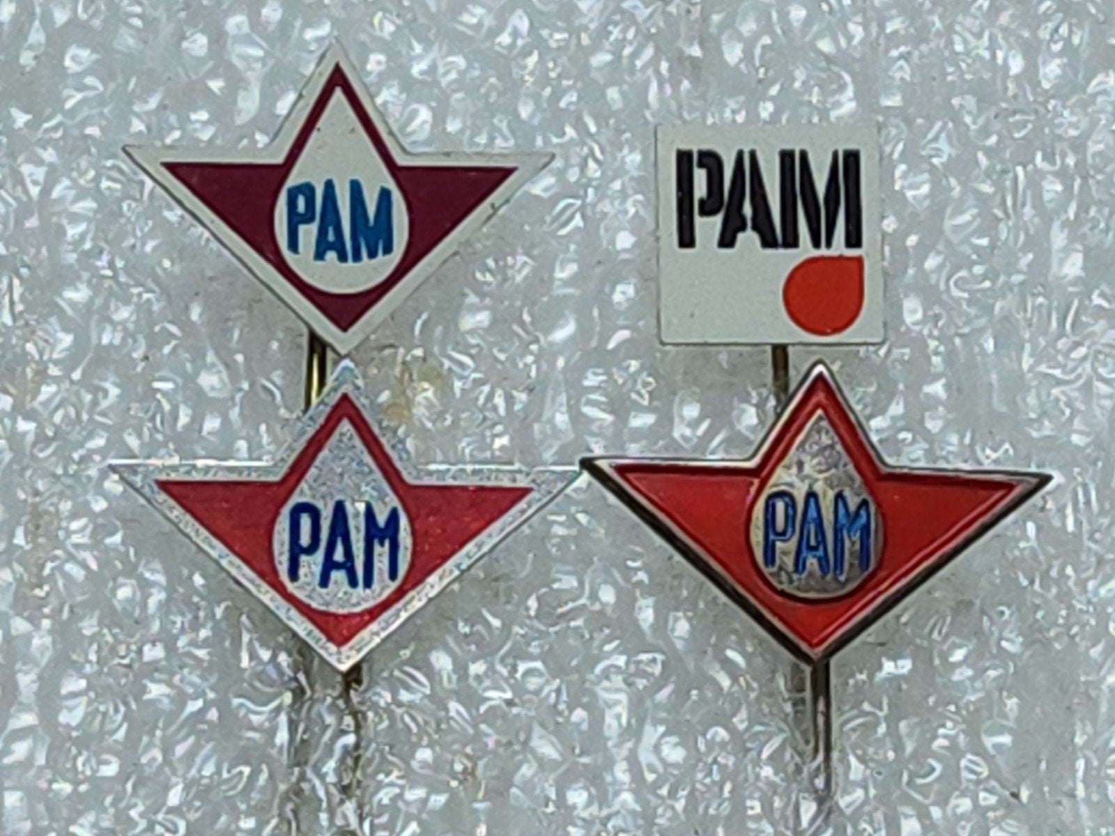 4 Speldjes PAM - Vintage Collectie, Ophalen of Verzenden, Gebruikt, Merk, Speldje of Pin
