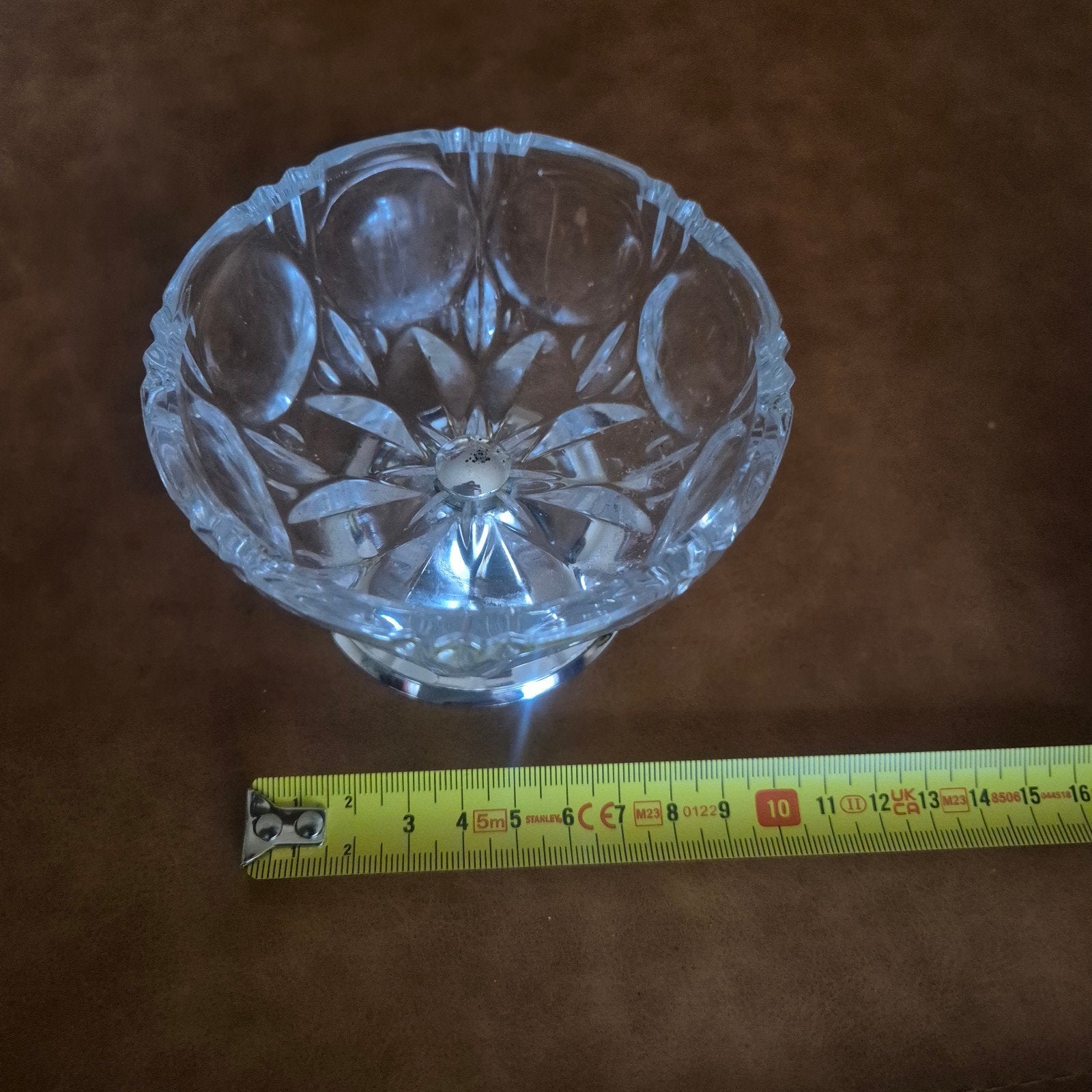 Decoratieve glazen schaal op zilverkleurige voet, Antiek en Kunst, Antiek | Glas en Kristal, Ophalen of Verzenden