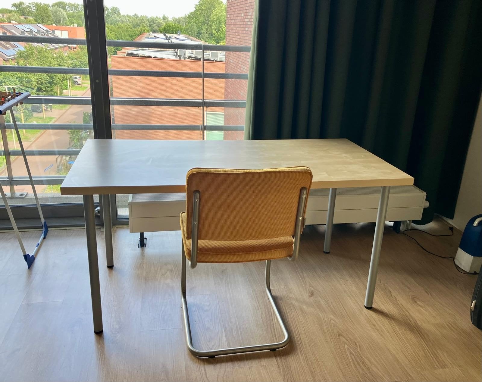 IKEA Bureau met metalen poten - Berken, Ophalen, Demontabel, Gebruikt, 150 cm