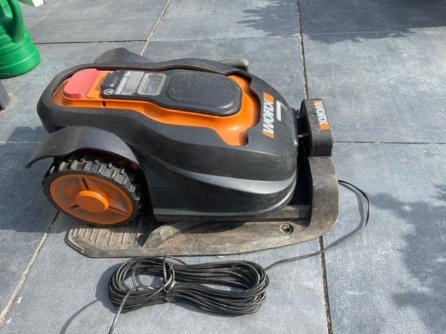 Worx Landroid robotmaaier tot 800 m² – maaier werkt goed, Ophalen, Gebruikt, Worx, Met regensensor