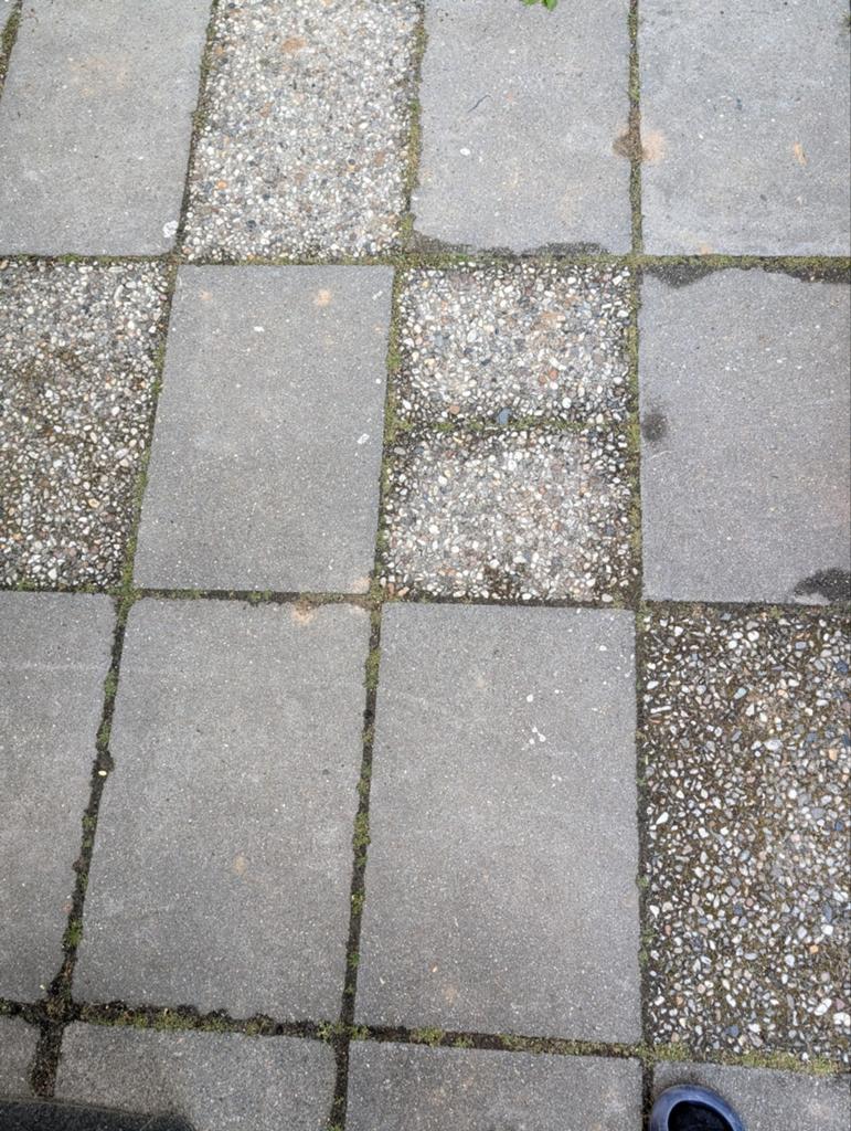 Gratis ophalen tegels van onze oprit, Tuin en Terras, Tegels en Klinkers, Ophalen of Verzenden, Gebruikt, Beton, Terrastegels