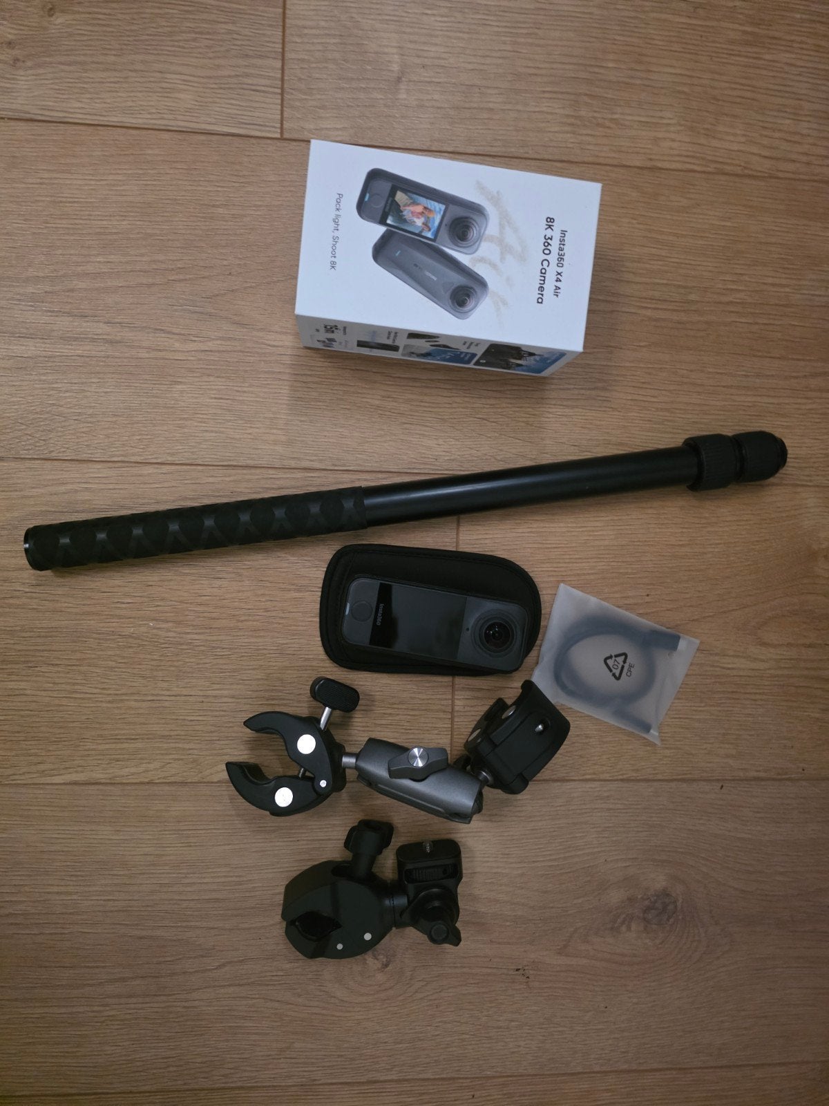 insta 360 air4 + toebehoren, Ophalen, Zo goed als nieuw