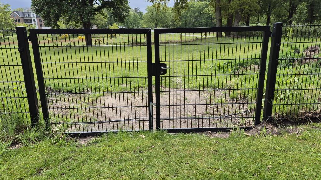 Dubbele dubbelstaafmat poort (3.0 x 1.4 m), Tuin en Terras, Tuinpoorten, Ophalen, 100 tot 150 cm, Aluminium, Zo goed als nieuw