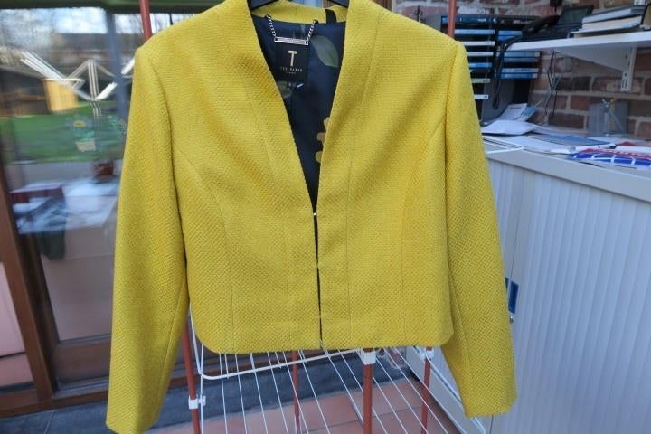 Jasje okergeel Ted Baker mt 5 (mt 42), Geel, Maat 42/44 (L), Nieuw, Ophalen of Verzenden