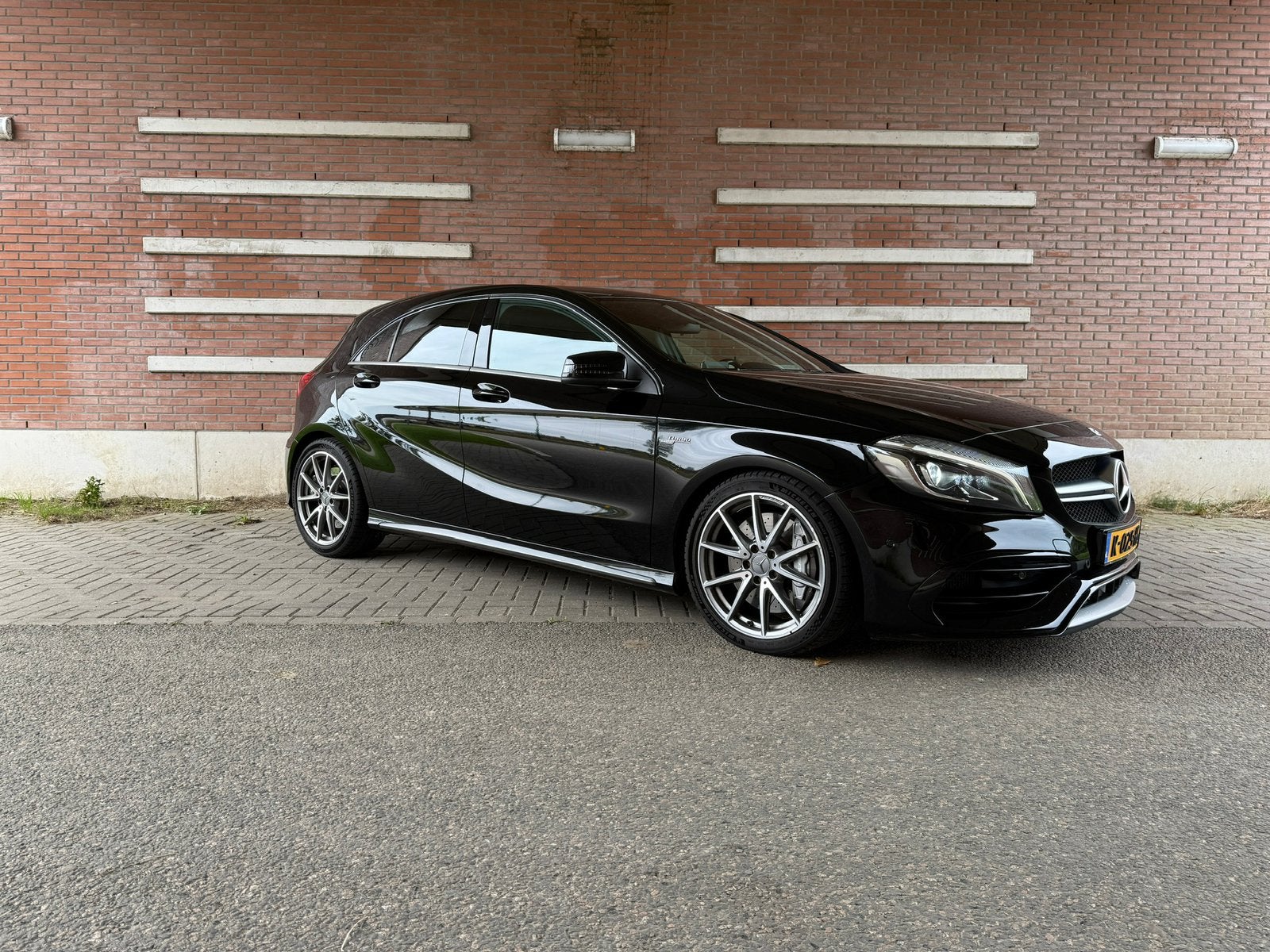 Mercedes-Benz A-Klasse 2.0 A45 AMG 4MATIC AUT 2016 Zwart, Auto's, Automaat, Zwart, 4 cilinders, Zwart
