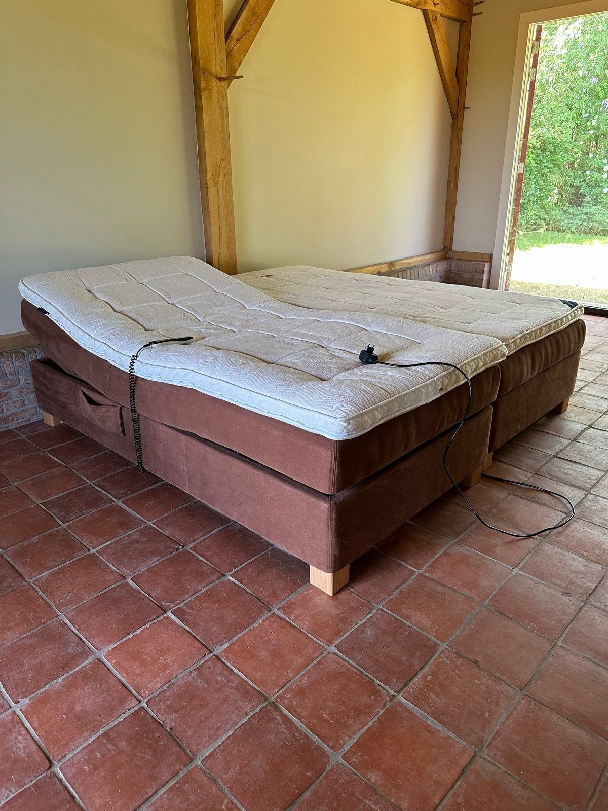 Swensen elektrisch verstelbaar tweepersoonsbed (2x 100x200cm, Ophalen, Bruin, Tweepersoons, Overige maten