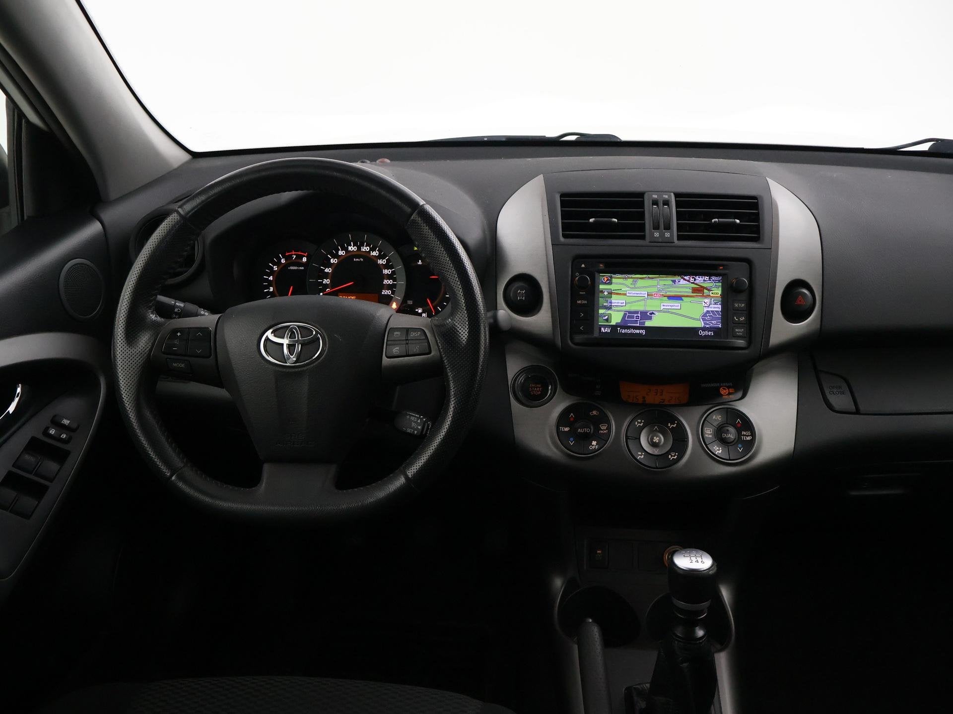 Toyota RAV4 2.0 VVTi 4WD DYNAMIC + 2000 KG TREKHAAK | CAMERA, 13 km/l, Euro 5, Stof, Gebruikt