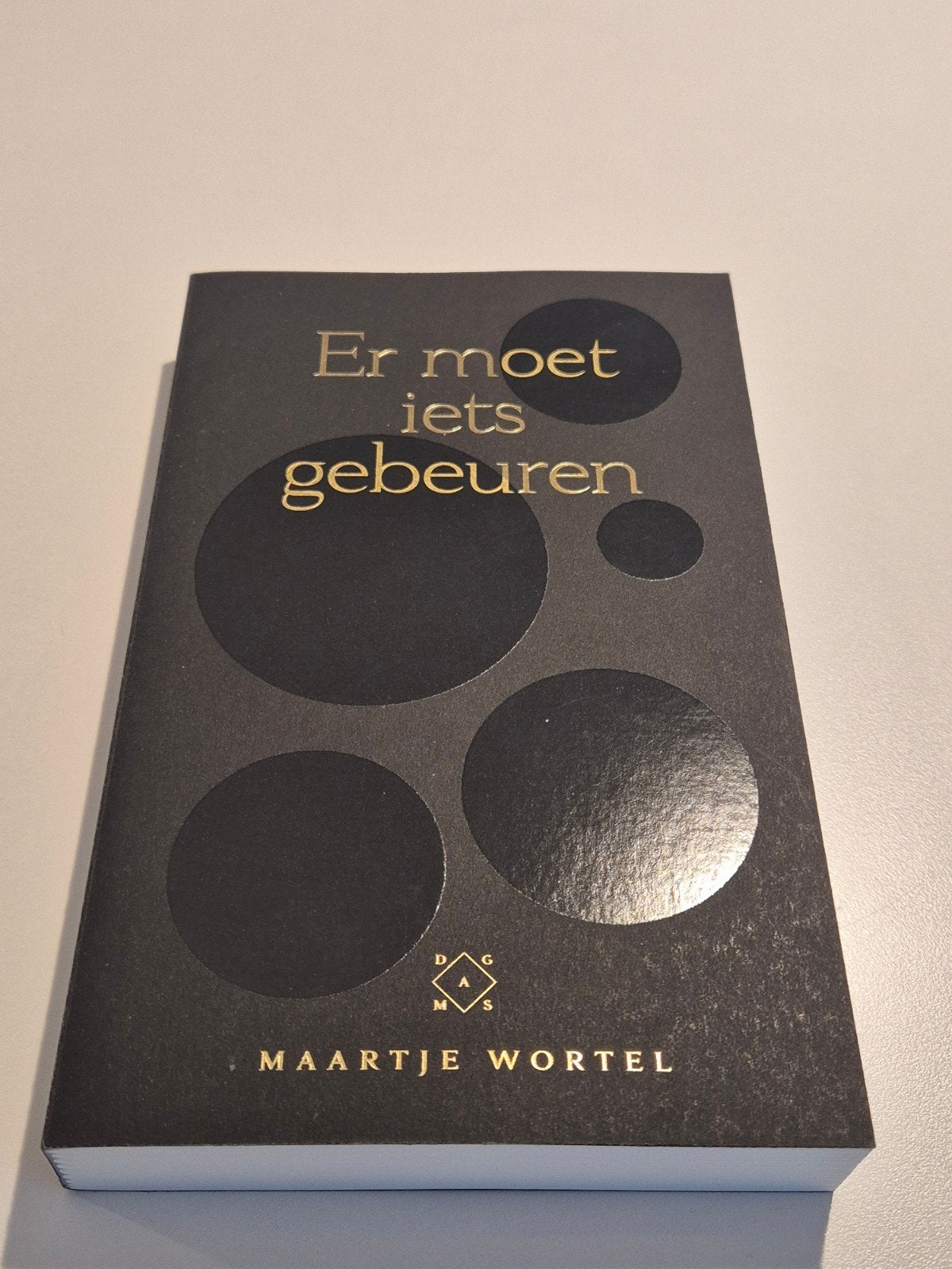 Er moet iets gebeuren - Maartje Wortel, Boeken, Ophalen of Verzenden, Zo goed als nieuw, Maartje Wortel, Nederland