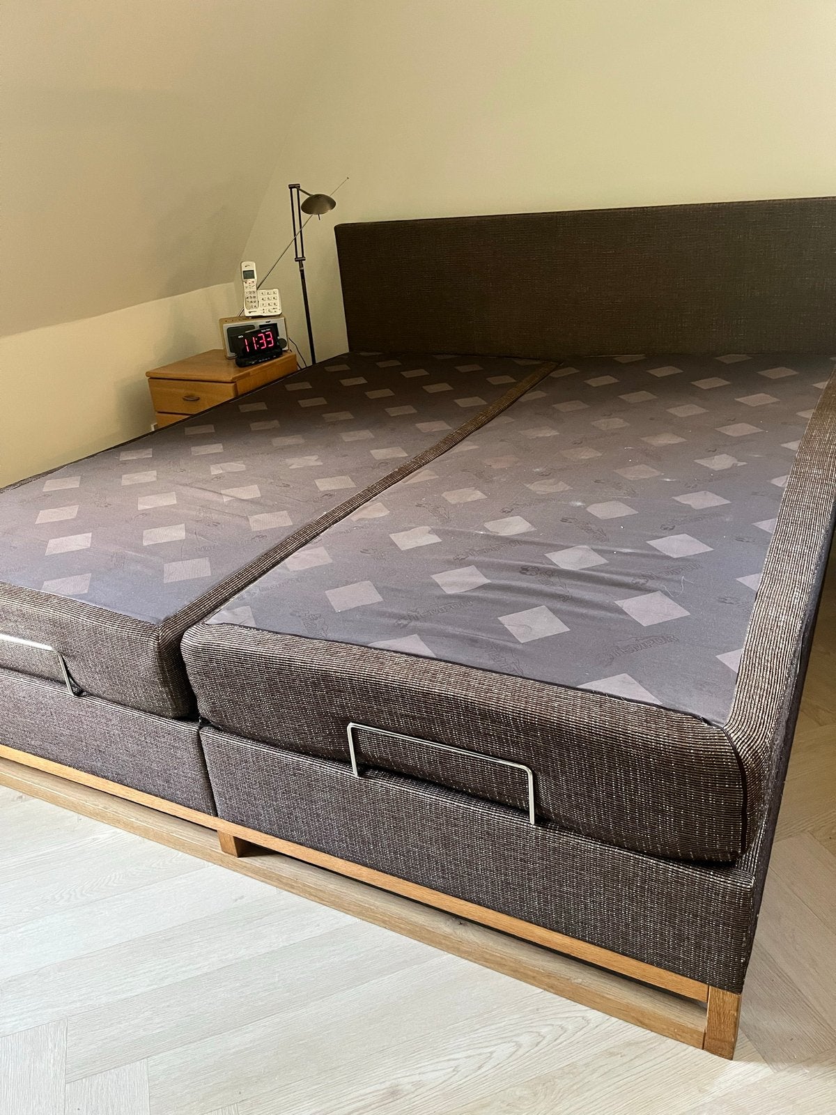 2 persoons bed met Grote kussenrol, Ophalen, Bruin, Tweepersoons, Zo goed als nieuw